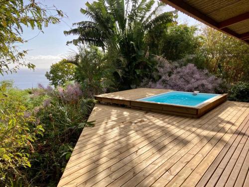 Cottage chaleureux avec vue mer et piscine - Location saisonnière - Saint-Leu