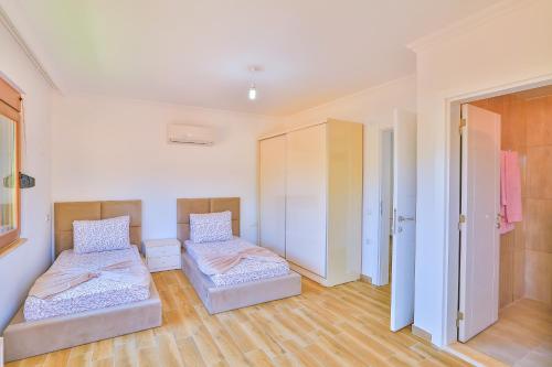 4 bedrooms, 6 beds