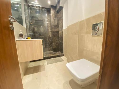 Pearl 31 - classy, brand new w/ balcony, Casablanca (foto 9)