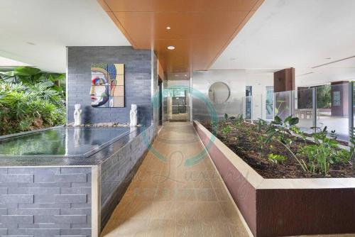 ZEN LUXURY: 2-Story 4-BR Penthouse in Darwin City with Mindal Markets & Harbour Views