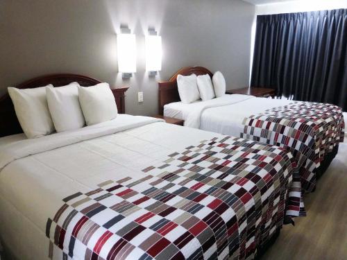 Deluxe Queen Room with Two Queen Beds Non-Smoking