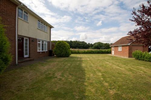Spacious 5 bed in the countryside, close to Frinton-On-Sea