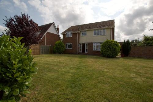 Spacious 5 bed in the countryside, close to Frinton-On-Sea