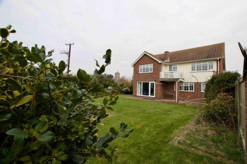 Spacious 5 bed in the countryside, close to Frinton-On-Sea