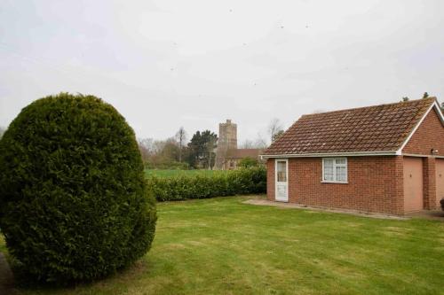 Spacious 5 bed in the countryside, close to Frinton-On-Sea