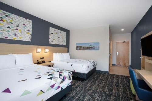 La Quinta Inn & Suites by Wyndham Manassas, VA- Dulles Airport
