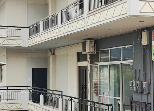 ทางเข้า, Walnut home apartment near Ancient Olympia in เครซเทนา