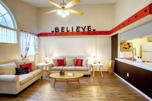 *Disney-15min away* Magical Mickey themed condo in Kissimmee, USA