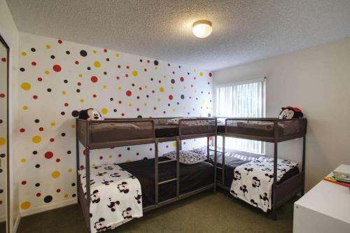 *Disney-15min away* Magical Mickey themed condo in Kissimmee, USA