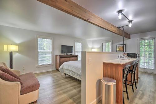 Riverdale Studio ~ 18 Mi to Downtown Atlanta! in Fayetteville (GA)