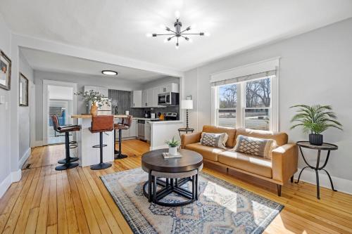 Charming Vintage Cottage with Hot Tub & Free Bikes! in Fort Collins, USA