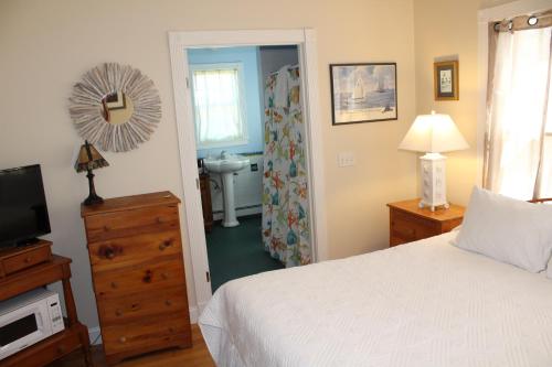 West Tisbury Inn - image 4