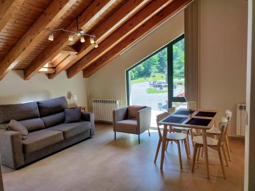 . Apartamentos Turísticos la Estación y estudio