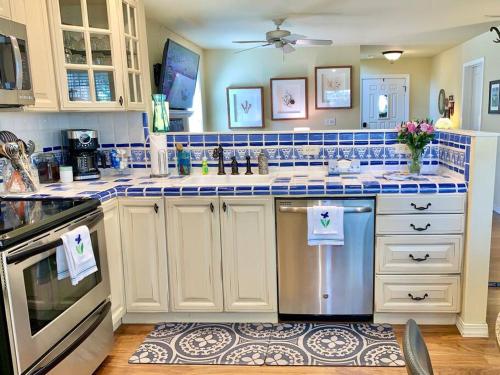 The Comforts' Inn: Mountain Escape in Kachina Village (AZ)