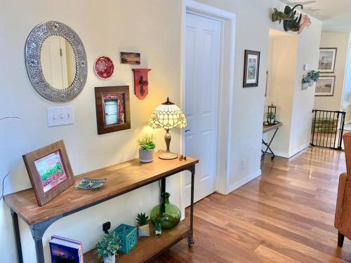 The Comforts' Inn: Mountain Escape in Kachina Village (AZ)