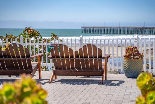 Shoreline Inn...on the beach