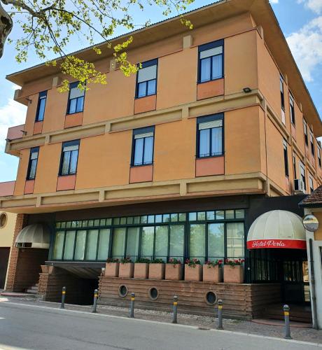 . HOTEL PERLA