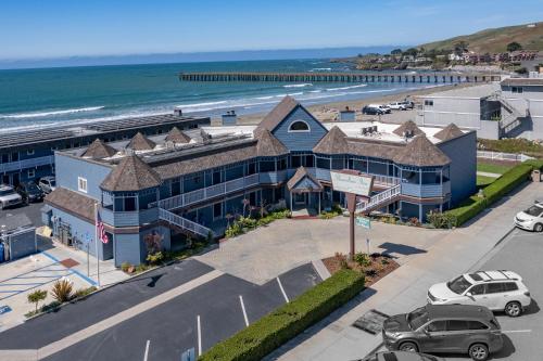 Shoreline Inn...on the beach