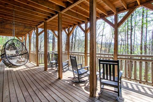 Redtail Retreat with Kids Den Fireplace Hot Tub in Sevierville, USA