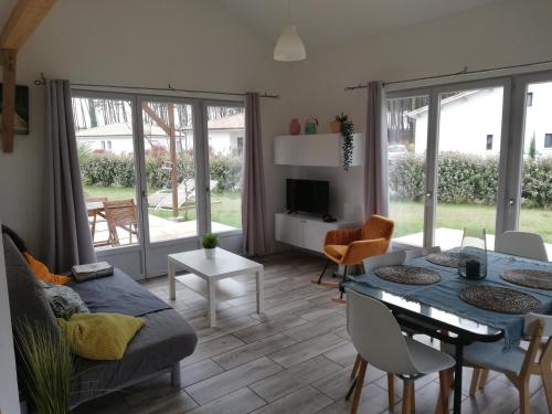 Maison moderne proche lac et plage in Leon