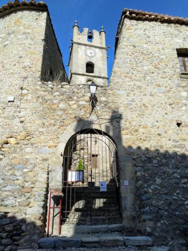 Les Ecuries, traditional stone farmhouse with pool