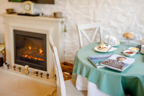 Poldark Cottage Liskeard - image 11