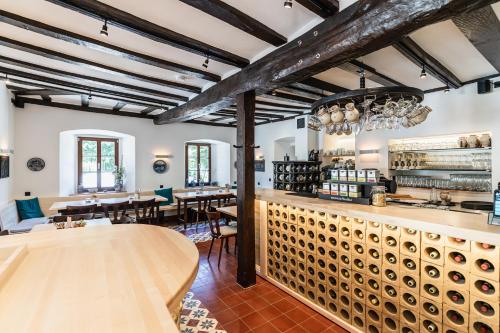 餐廳, Landgasthof zur Burg Grenzau in 赫爾-格倫茨豪森