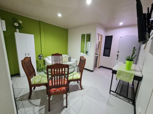 Facilities, Fully-equipped 2-bedroom apartment in San Jose in Hospital