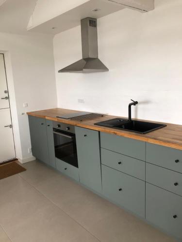 Kitchen, Country-living with a lovely view and own terrace, entrance and parking in Roskilde