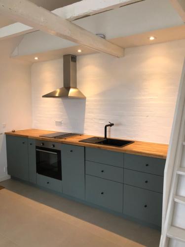 Kitchen, Country-living with a lovely view and own terrace, entrance and parking in Roskilde