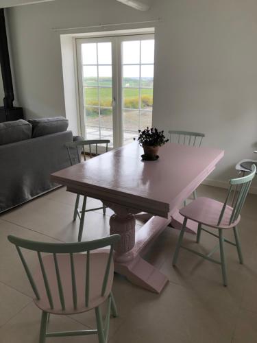 Facilities, Country-living with a lovely view and own terrace, entrance and parking in Roskilde