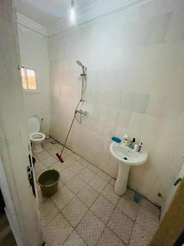 淋浴間, Barry's House in 圖赫林