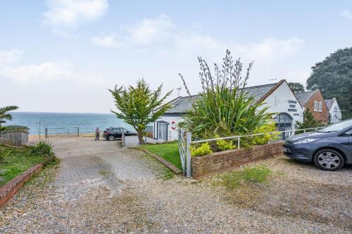 West Sea View No 4 - image 7