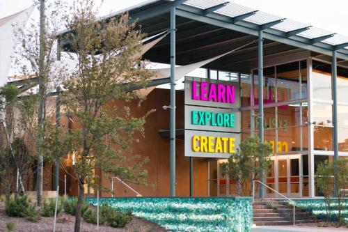 Pershing Place: Historic home with heated spa/pool by Zoo, Pearl, Golf, Witte near Brackenridge Park