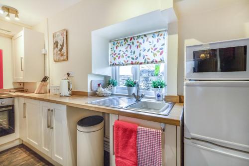Smithy Cottage Hope Valley - image 7