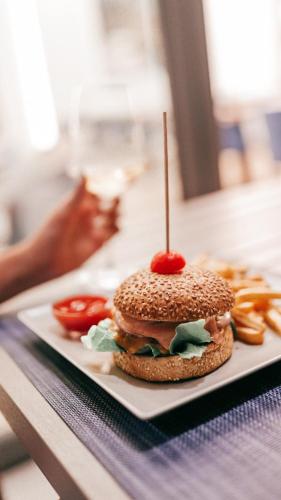 Hotel Momentum by Aycon - image 11