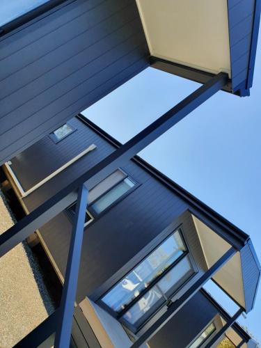 Exterior view, Lunar Cabins in Parkes