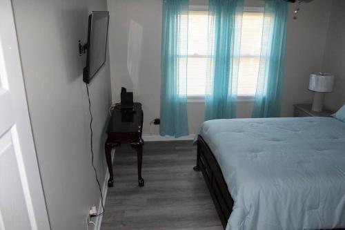 Cheerful 2-Bedroom, 2 bath with private parking