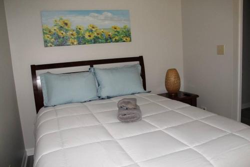 Cheerful 2-Bedroom, 2 bath with private parking