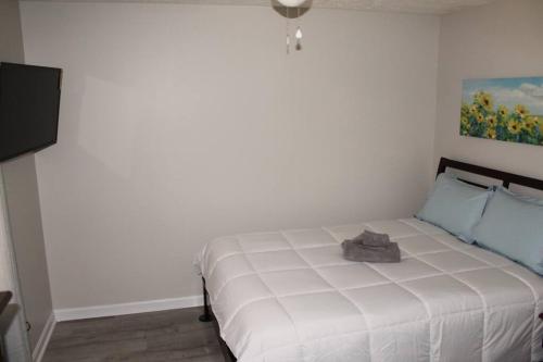 Cheerful 2-Bedroom, 2 bath with private parking