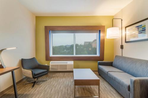 Holiday Inn Express & Suites - Asheboro, an IHG Hotel