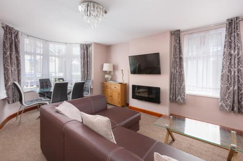 Two-Bedroom Apartment with Sea View image 10