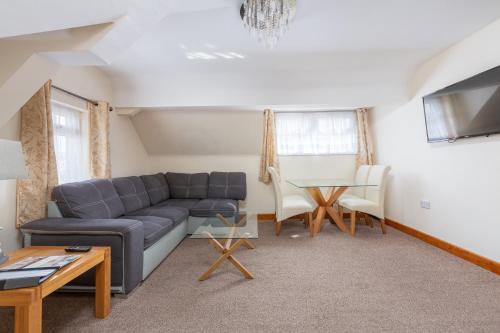 Family Two-Bedroom Apartment image 10