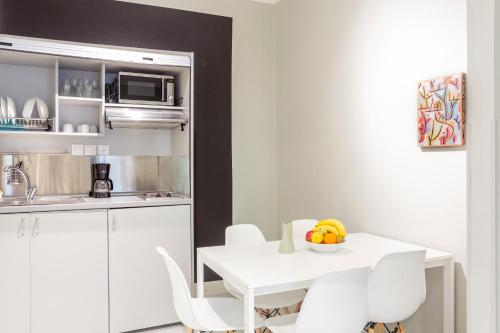Acropolis Apartments 1