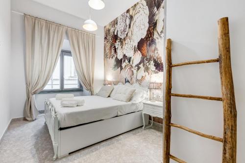 TREVI FOUNTAIN - SHABBY - RomeDreamHome