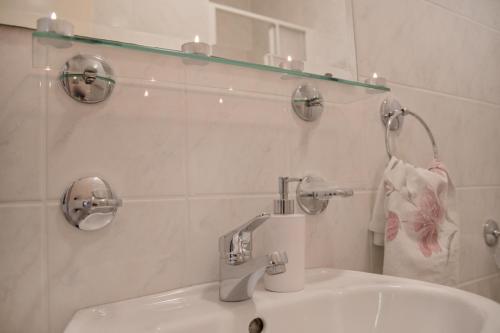 Room in Bol with terrace, air conditioning, WiFi 3758-4, Bol (zdjęcie 10)