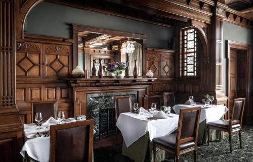 Restaurant, Woodlands Park Hotel in Greater London South West