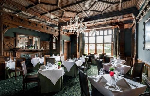 Restaurant, Woodlands Park Hotel in Greater London South West