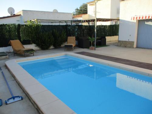 Casa con piscina privada en barrio tranquilo gîte à louer Gîte MAS Flores de Llum