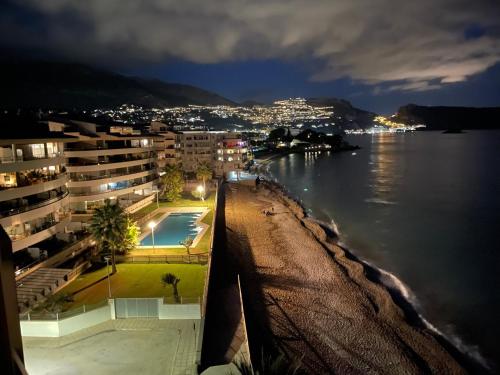 Ático espectacular en primera línea playa con piscina